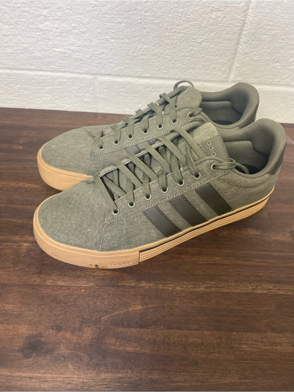 Adidas Men’s Daily 4.0 Canvas Sneakers Olive Green Gum Sole Casual Shoes Size 12